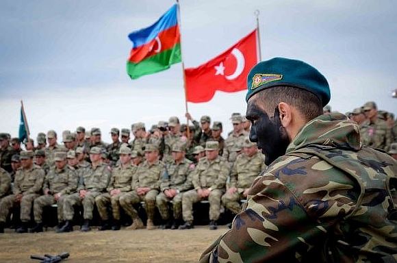 Прощание азербайджанского мальчика